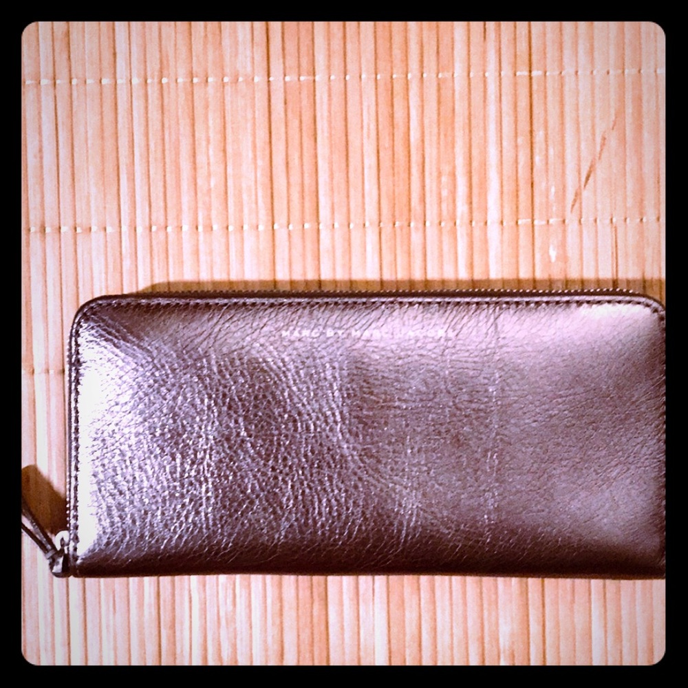 NWOT Marc byMarc Jacobs gunmetal grey zip around